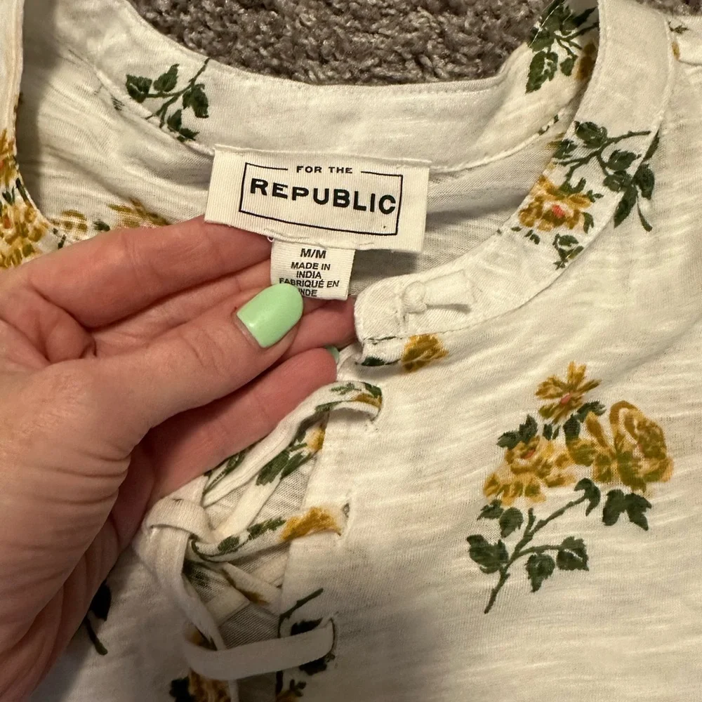 Floral Ruffle Top - Picture 2 of 3